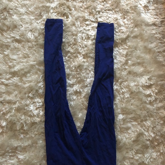 FREE LEGGINGS BUNDLE! - Picture 2 of 5